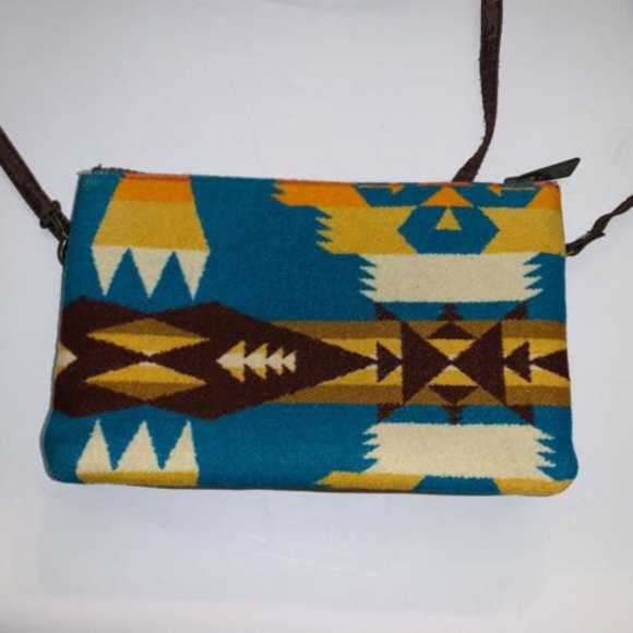 CROSSBODY SHOULDER HANDBAG MADE WITH PENDLETON WOOL AND LEATHER - Picture 5 of 8